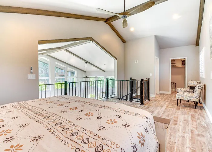 Holiday home Hot Tub + Deck: Mtn-view Getaway! Pine