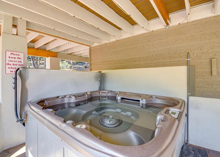 Holiday home Hot Tub + Deck: Mtn-view Getaway! Pine