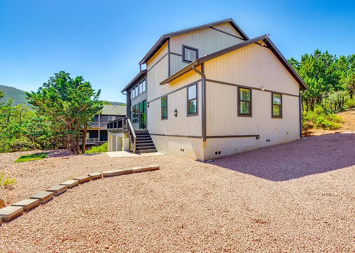 Holiday home Hot Tub + Deck: Mtn-view Getaway!