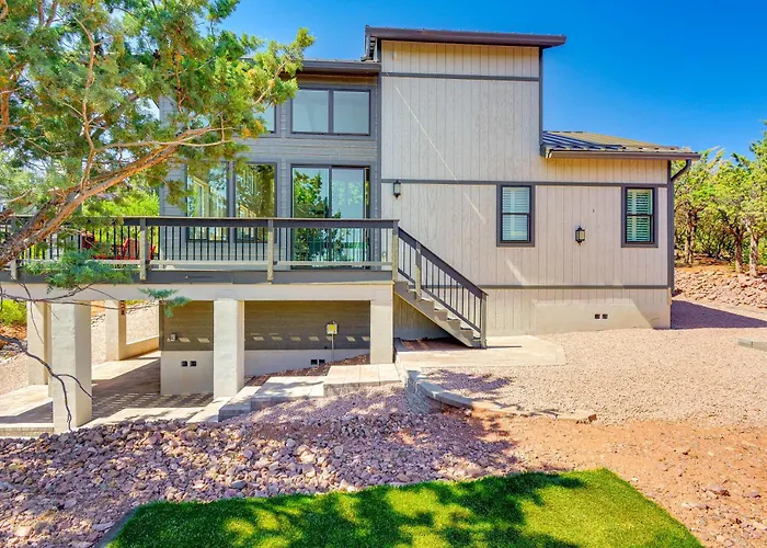 Hot Tub + Deck: Mtn-view Getaway! * Pine