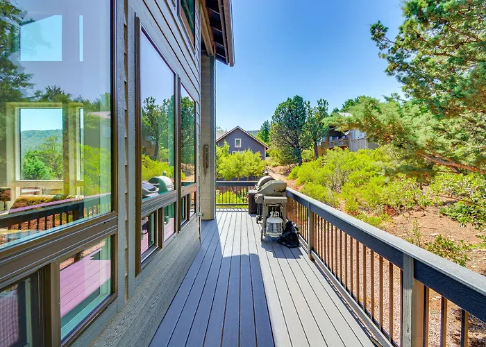 Hot Tub + Deck: Mtn-view Getaway! Holiday home