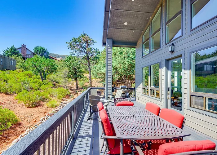 Hot Tub + Deck: Mtn-view Getaway! *