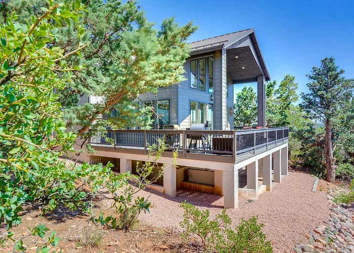 Hot Tub + Deck: Mtn-view Getaway!