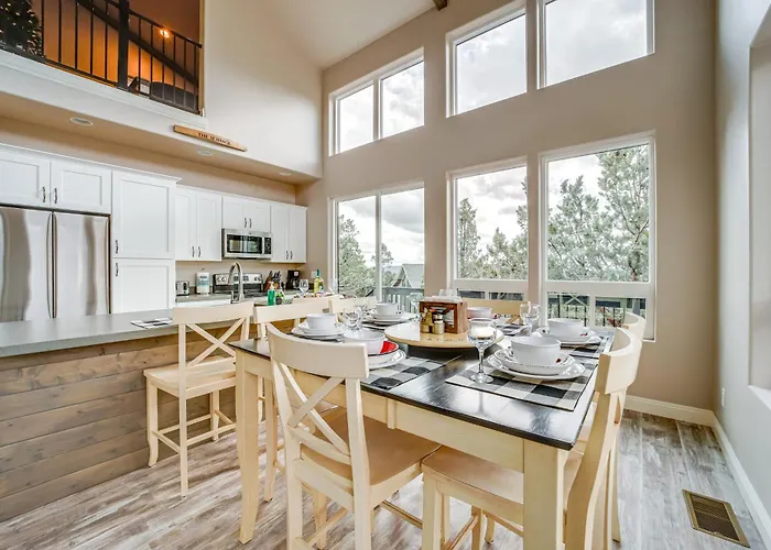 Holiday home Hot Tub + Deck: Mtn-view Getaway!